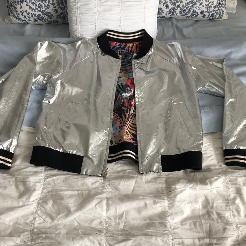 Trendy reversible Swiss bomber jacket